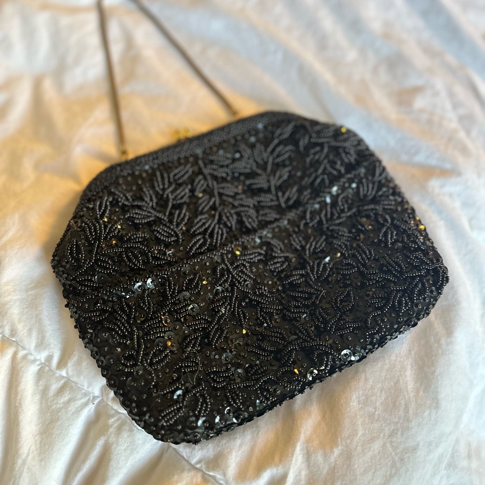 Elegant Vintage Black Wristlet with Beaded Texture Gold Chain